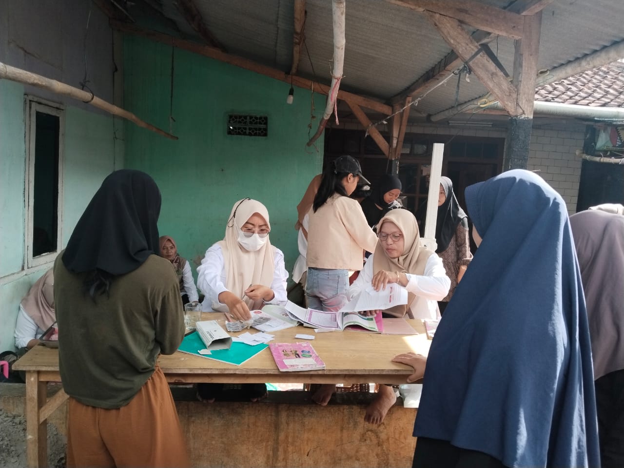 Bidan Desa Mekarpawitan: Obat Cacing Bantu Optimalkan Tumbuh Kembang Anak.