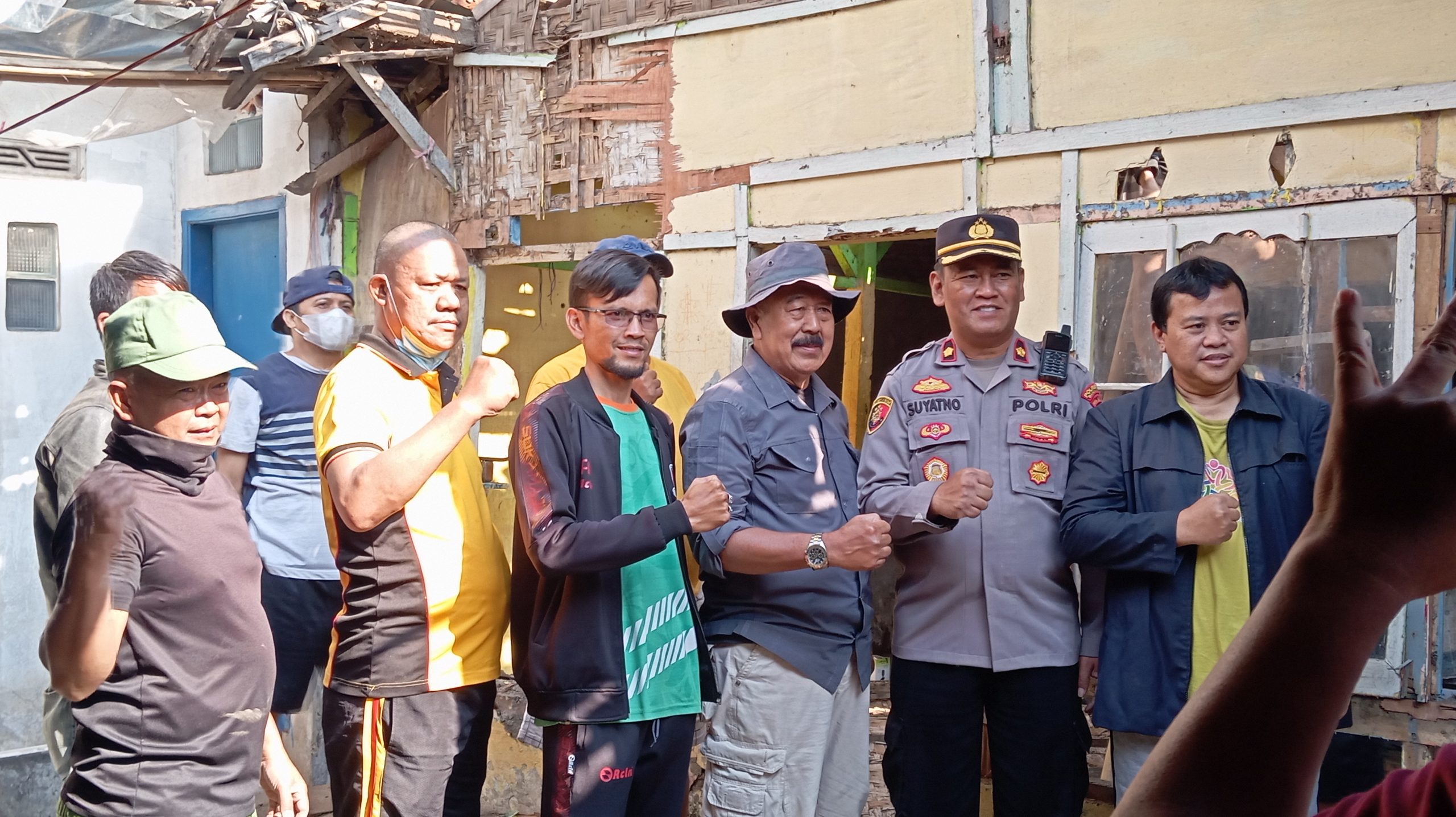 Polsek Majalaya Wujudkan Kepedulian Sosial: Polri Hadir Bangun Rumah Rutilahu Warga Sukamaju