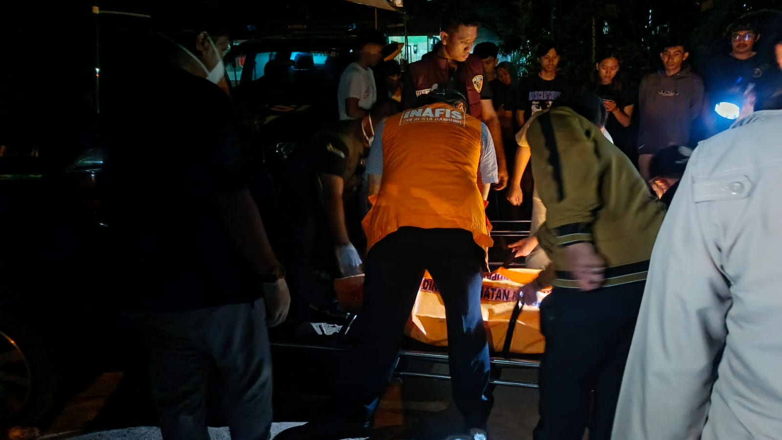 Penemuan Laki-Laki Tewas Bersimbah Darah di Bantaran Sungai Cimande Cikijing Rancaekek, Diduga Luka Tusuk