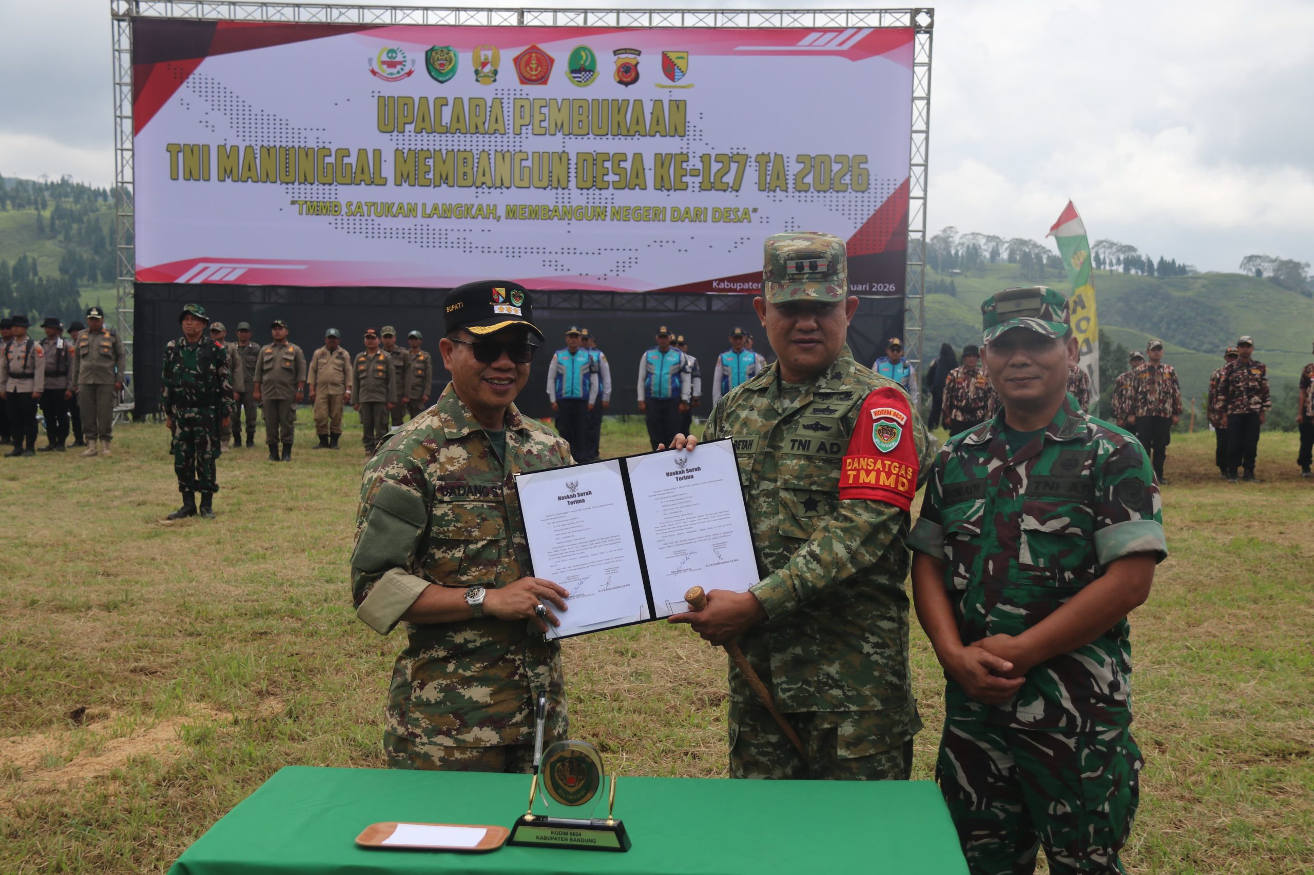 Bupati Bandung Dadang Supriatna Resmi Buka TMMD Reguler Ke-127 di Desa Cipelah